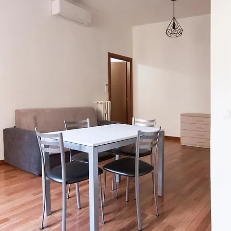 Youhosty - Lomazzo C 3 * Milan